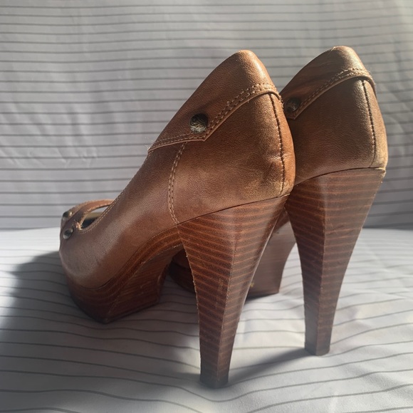BCBGENERATION RUSSELL PLATFORM LEATHER PEEP TOE - Picture 3 of 8